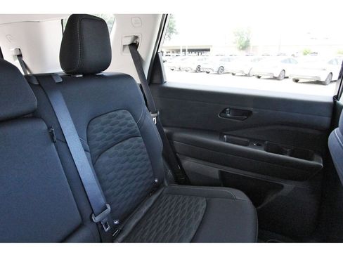 New 2026 Nissan Pathfinder SV w/ SV Premium Package FWD image 10