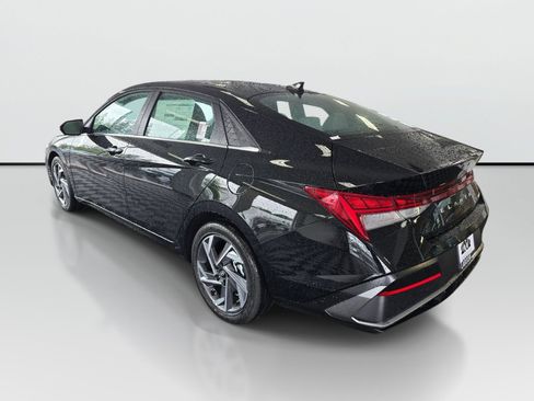 New 2026 Hyundai Elantra Limited FWD image 6