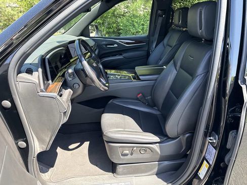 Used 2022 Cadillac Escalade Luxury AWD/4WD image 8