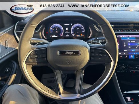 Used 2025 Jeep Grand Cherokee L Limited w/ Black Appearance Package AWD/4WD image 15
