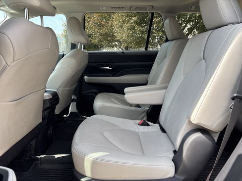 Used 2024 Toyota Grand Highlander AWD image 28