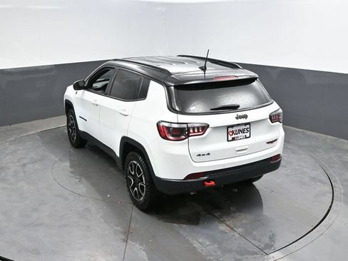 Used 2025 Jeep Compass Trailhawk AWD/4WD image 43