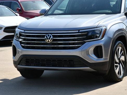 Used 2026 Volkswagen Atlas SE FWD image 3
