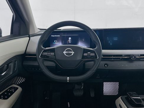 Used 2023 Nissan Ariya FWD image 18