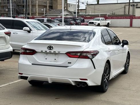 Used 2023 Toyota Camry SE FWD image 4