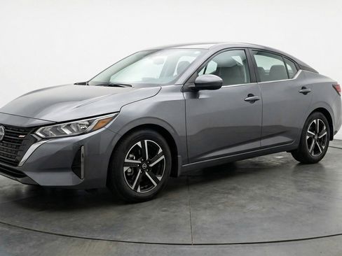 Used 2025 Nissan Sentra SV image 3