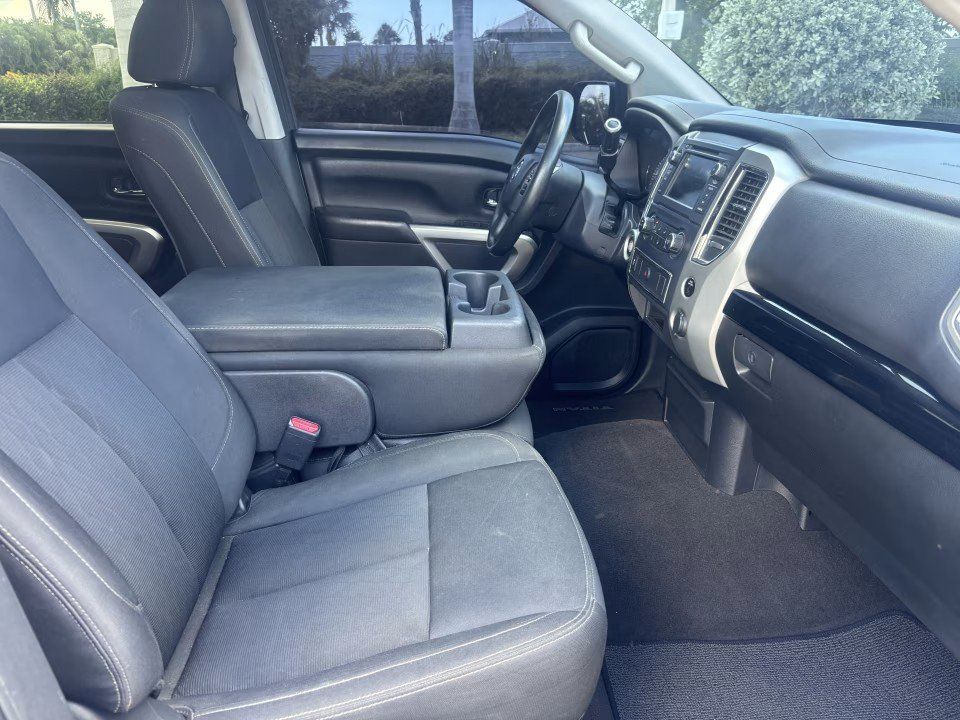 Used 2019 Nissan Titan SV RWD image 17