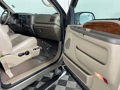 Used 2002 Ford F250 Lariat image 16