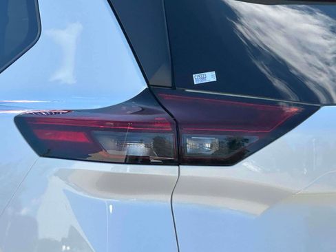 Used 2026 Nissan Rogue SV image 9