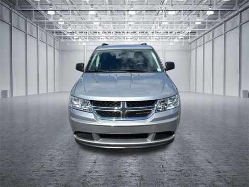 Used 2019 Dodge Journey SE image 2