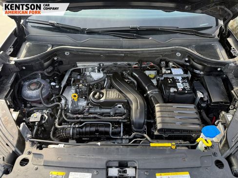 Used 2025 Volkswagen Taos SE image 16