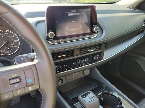 Used 2025 Nissan Rogue SV image 23