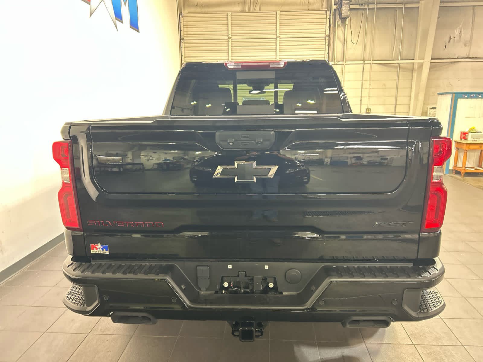 Used 2023 Chevrolet Silverado 1500 RST w/ Redline Edition AWD/4WD image 6