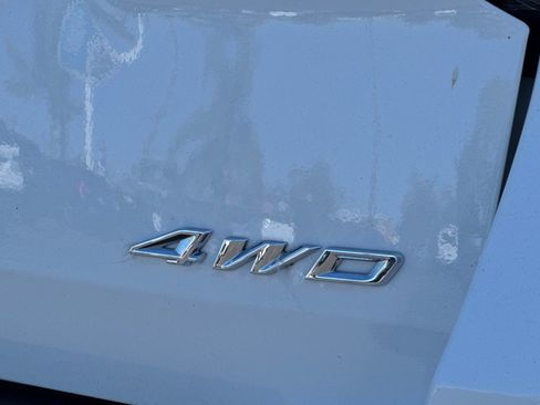 Certified 2022 Ford Explorer XLT w/ Equipment Group 202A AWD/4WD image 40