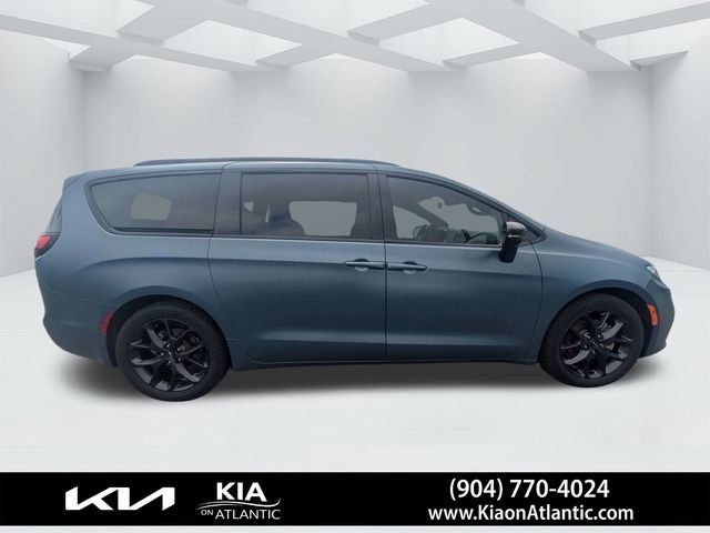 Used 2024 Chrysler Pacifica Limited w/ S Appearance Package FWD image 2