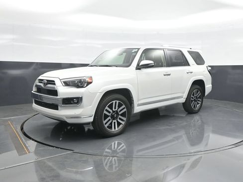 Used 2024 Toyota 4Runner Limited AWD/4WD image 3