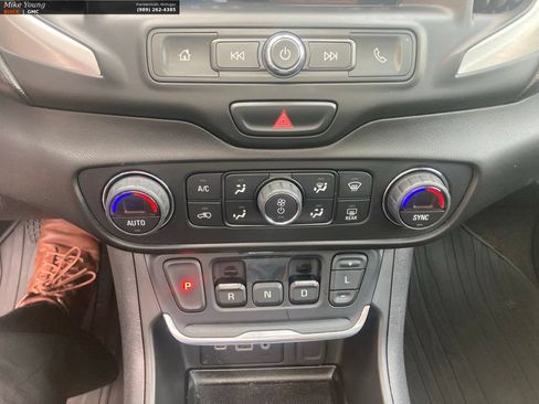 Used 2018 GMC Terrain SLE w/ Driver Convenience Package FWD image 34