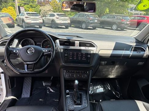 Used 2018 Volkswagen Tiguan SE AWD/4WD image 14