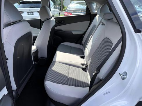 Used 2023 Hyundai Kona SE AWD/4WD image 12