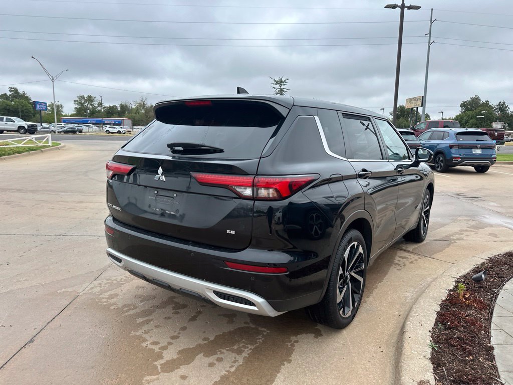 Used 2024 Mitsubishi Outlander SE FWD image 4
