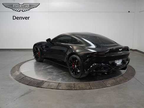 Used 2019 Aston Martin V8 Vantage Coupe image 3