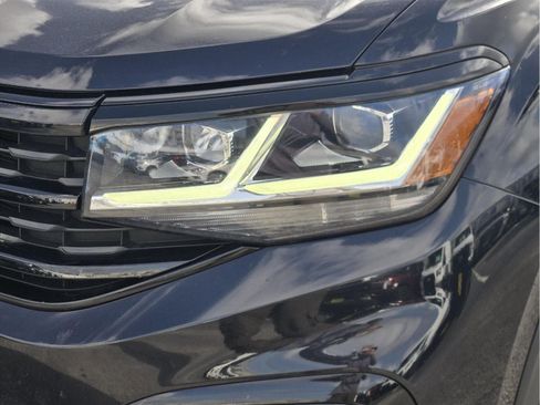 Used 2022 Volkswagen Atlas SEL R-Line AWD/4WD image 10