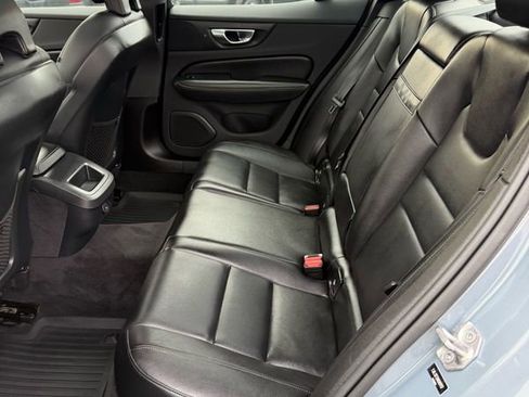 Used 2022 Volvo S60 B5 Momentum w/ Climate Package image 10