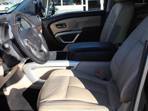 Used 2016 Nissan Titan SL image 8