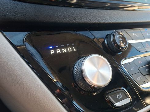 Used 2023 Chrysler Pacifica Touring-L FWD image 29