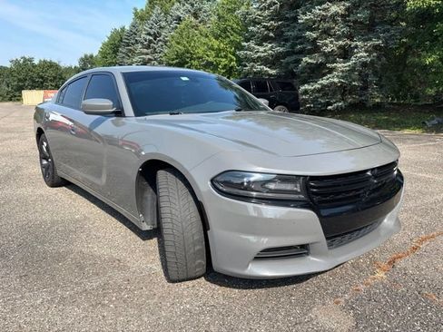 Used 2017 Dodge Charger SXT w/ Rallye Group RWD image 2