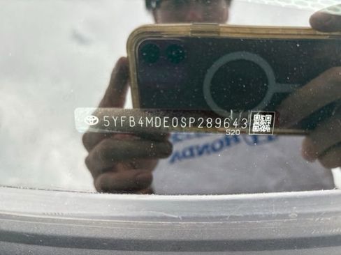 Used 2025 Toyota Corolla LE image 29