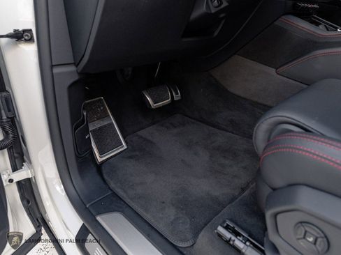 Used 2025 Lamborghini Urus SE image 25