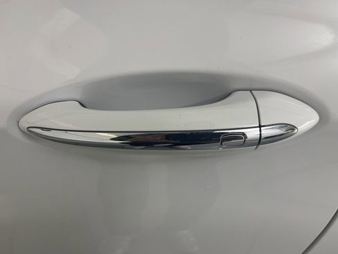 Used 2018 Chevrolet Bolt Premier w/ Driver Confidence II Package image 39