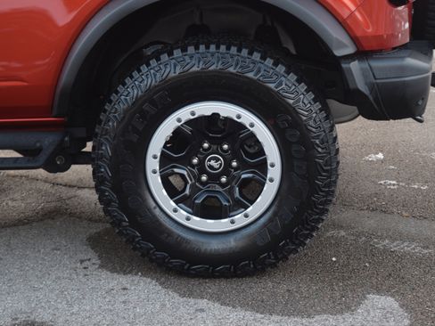 Used 2023 Ford Bronco Badlands w/ Sasquatch Package image 25