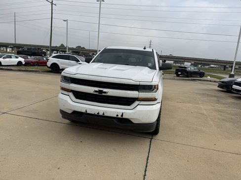 Used 2018 Chevrolet Silverado 1500 Custom w/ Custom Convenience Package image 5