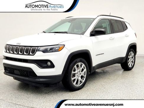 Used 2022 Jeep Compass Latitude image 1
