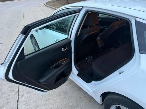 Used 2020 Kia Optima LX image 27