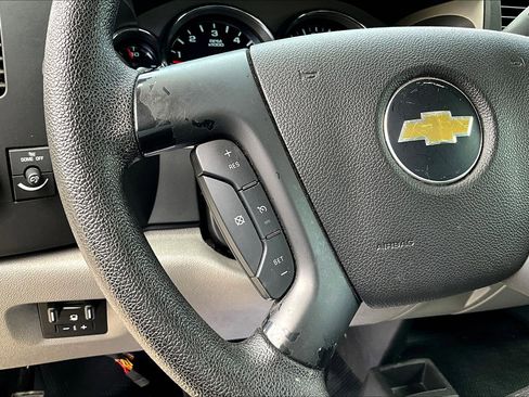 Used 2013 Chevrolet Silverado 2500 W/T AWD/4WD image 9