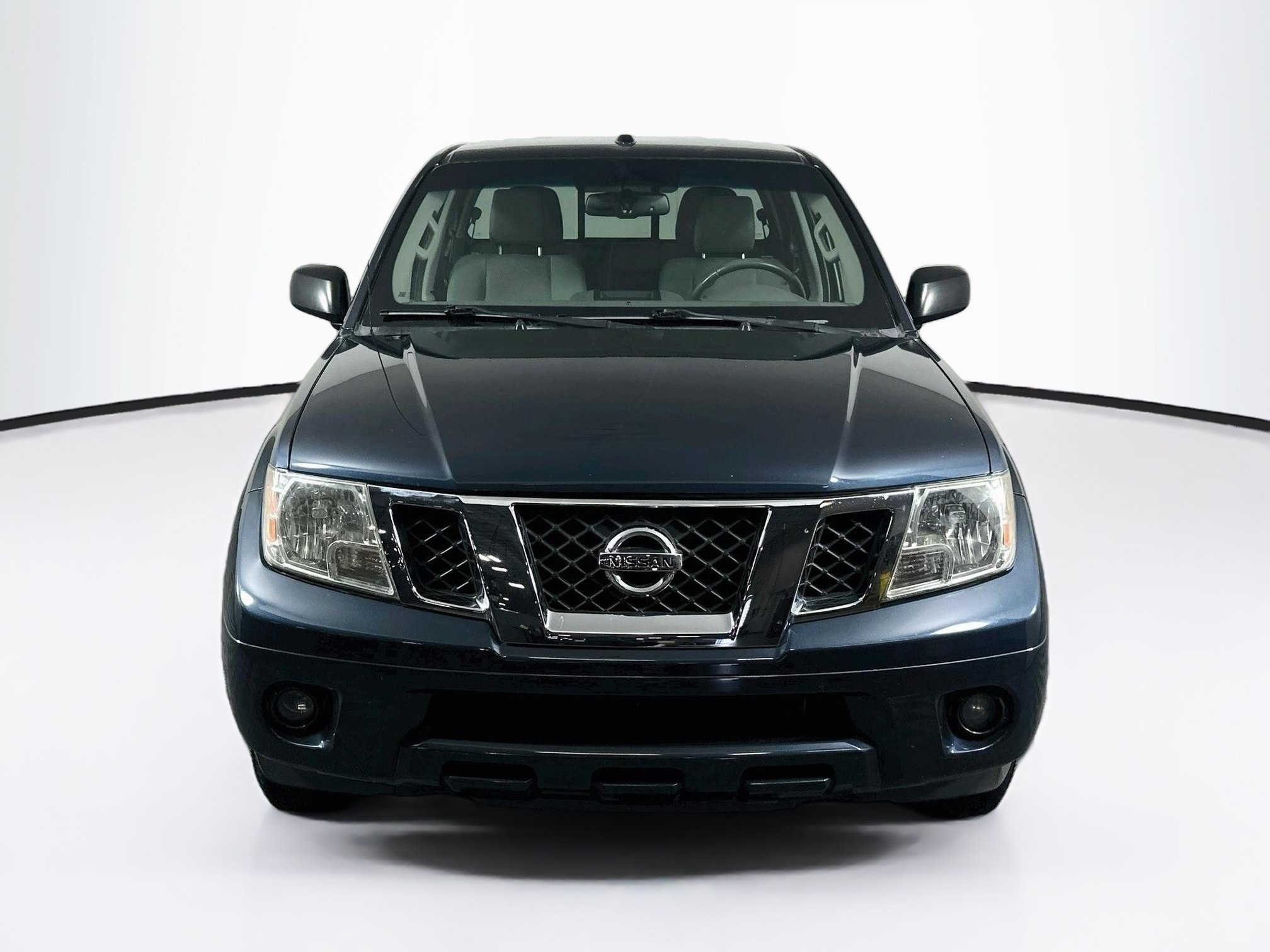 Used 2015 Nissan Frontier SV w/ SV Value Truck Package RWD image 2