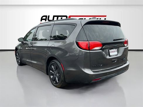 Used 2019 Chrysler Pacifica Touring-L w/ S Appearance Package image 5