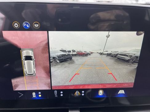 New 2026 Chevrolet Equinox LT w/ Safety and Technology Package FWD image 17