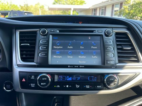 Used 2017 Toyota Highlander SE AWD/4WD image 26