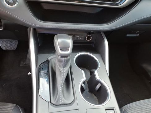 Used 2023 Toyota Highlander LE image 27