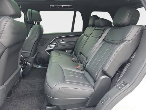 New 2025 Land Rover Range Rover Long Wheelbase SE image 14
