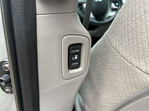 Used 2017 Honda Odyssey EX image 21