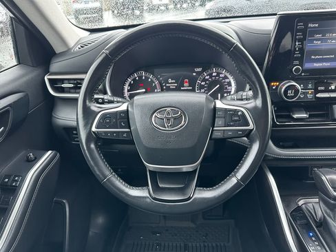 Used 2022 Toyota Highlander XLE image 19