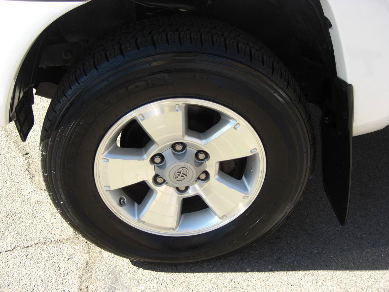 Used 2012 Toyota Tacoma PreRunner w/ TRD Sport Pkg RWD image 4