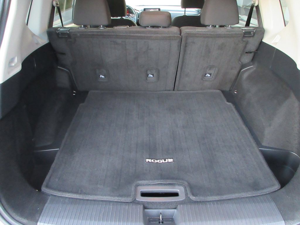Used 2025 Nissan Rogue SV FWD image 10