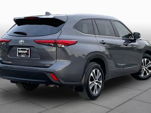 Used 2023 Toyota Highlander XLE FWD image 13