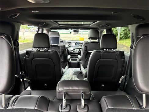New 2026 Chrysler Pacifica Select image 33